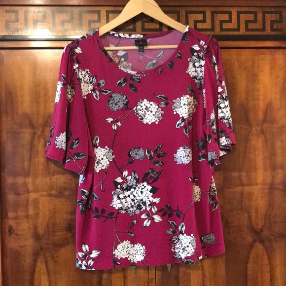 Worthington Tops - Worthington Size XL Women’s blouse floral theme in great condition. Big sleeves